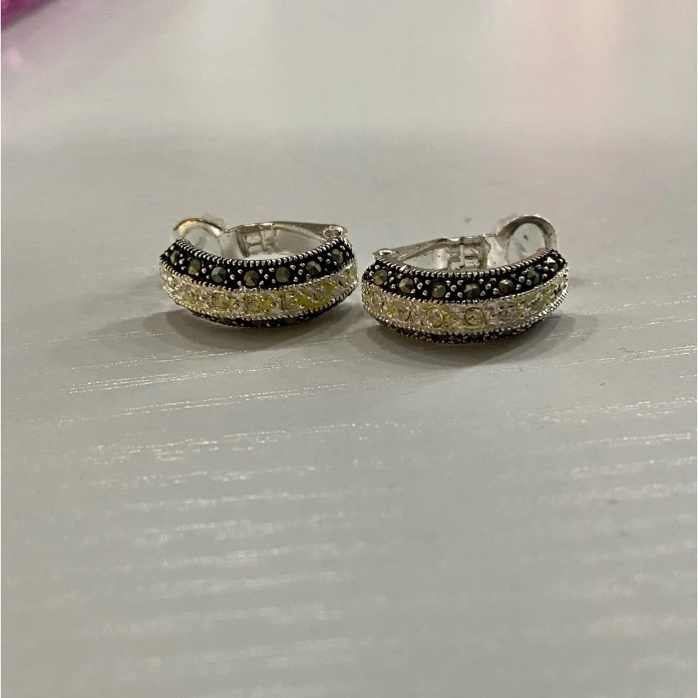 Earrings - Picture 1 of 2
